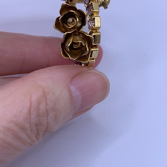 Elegant Gold Floral Brooch with Lilac Rhinestones - Picture 5 of 6